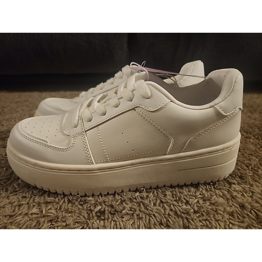 New Wild Fable Lola‎ Low Casual Fashion Womens Sneakers White Size 8